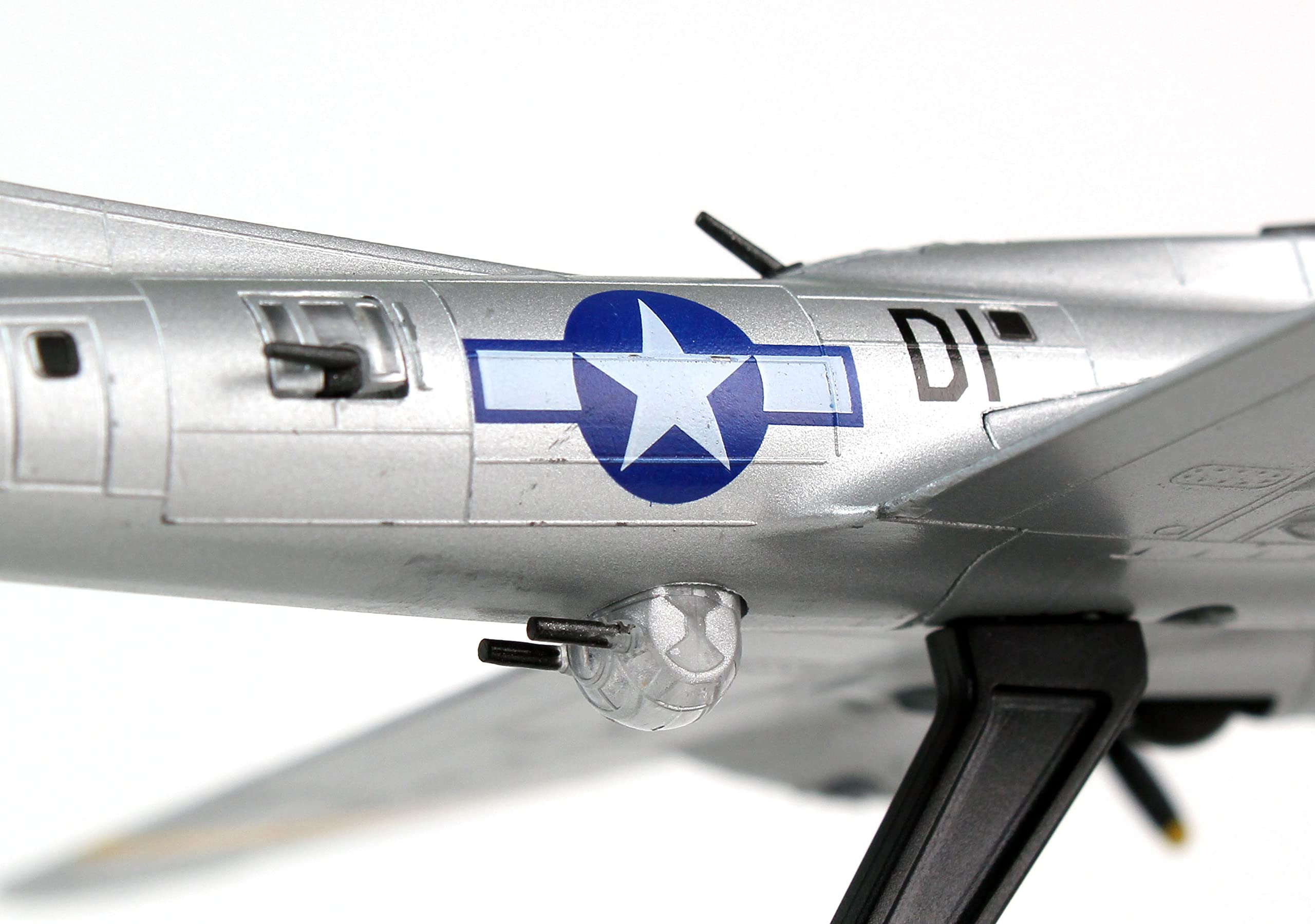 Daron Boeing B-17 Flying Fortress B-17G Die-Cast Model – 1:155 Scale WWII Heavy Bomber Replica with Display Stand, Highly Detailed, 5.75” Length x 8” Wingspan, Adult Collectible Ages 14+ - Image 4