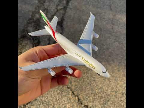 Daron Toy Airplane RT9904 – Emirates A380 – Die-Cast Metal Model Airplane Toy with Plastic Parts for Kids Ages 3+ - Image 5