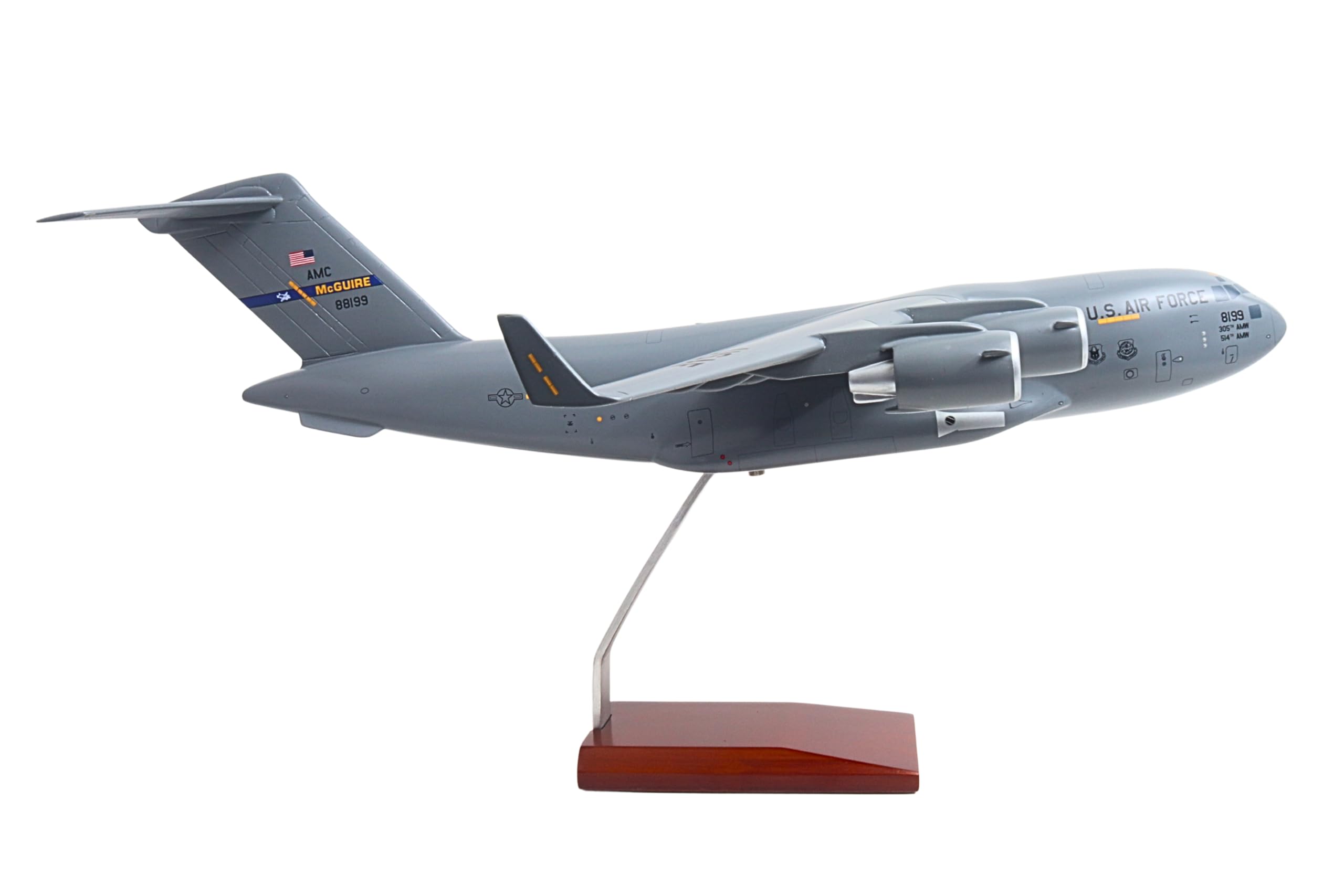 Executive Series Collectible C-17A Globemaster III McGuire AFB NJ 1/100 Scale Resin Model with Base for Ages 14+ - Image 11
