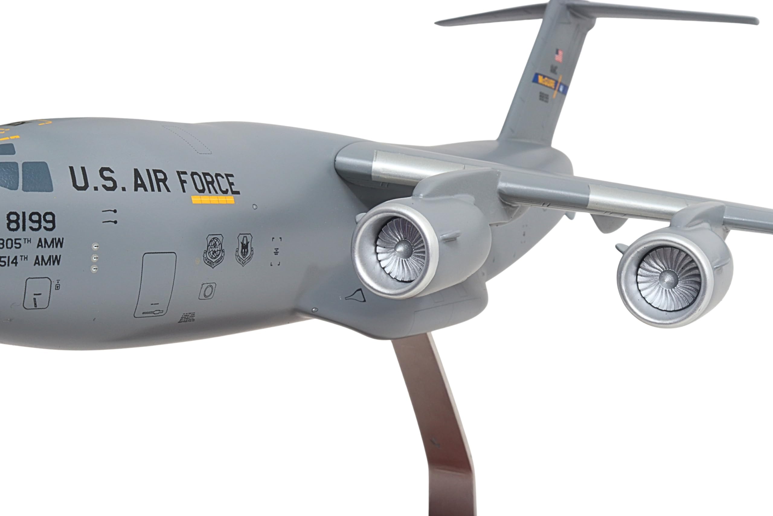 Executive Series Collectible C-17A Globemaster III McGuire AFB NJ 1/100 Scale Resin Model with Base for Ages 14+ - Image 7