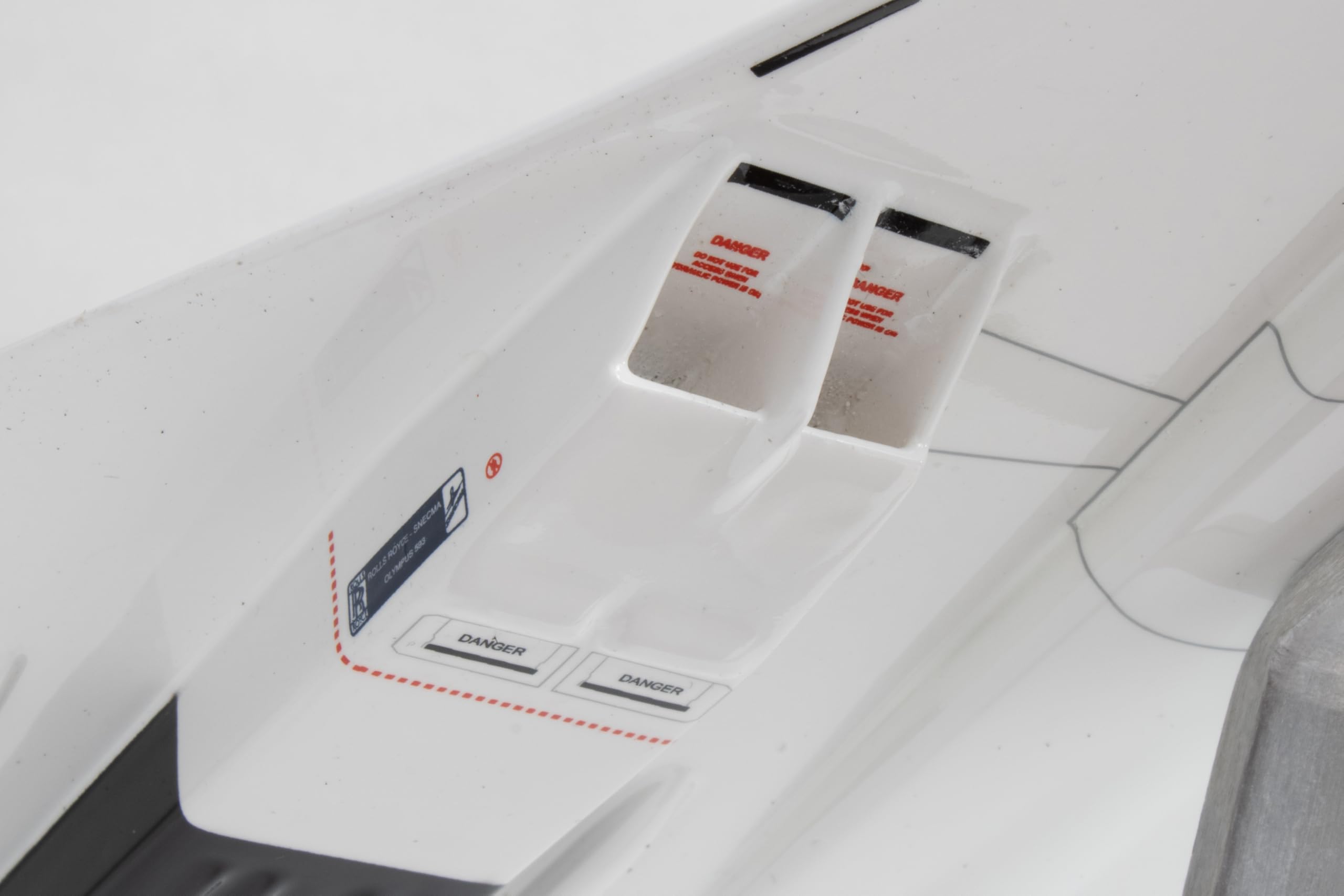 SkyMarks Elite British Airways Concorde 1/100 Scale Resin Display Model with Wood Stand– Officially Licensed Collectible Aircraft Replica for Ages 14+ - Image 10